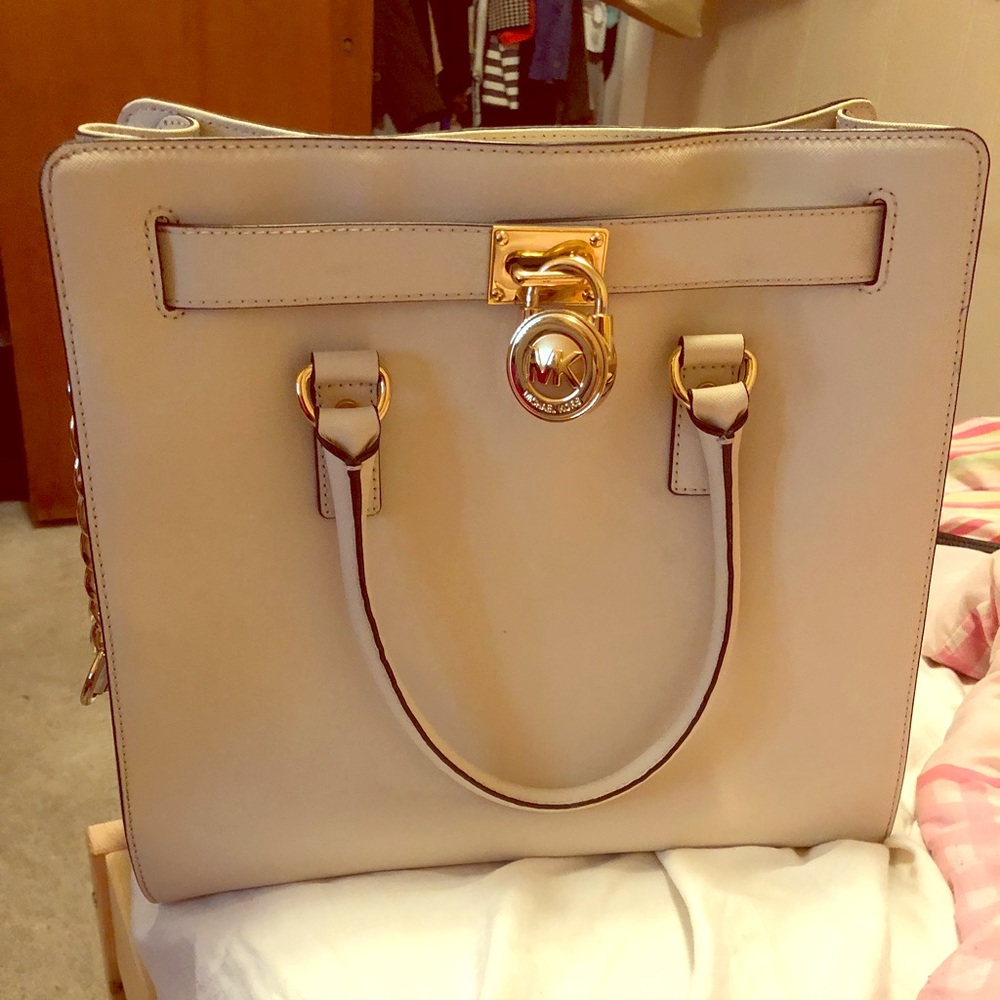 ❗️BUNDLE IT❗️Authentic Michael Kors Hamilton Tote